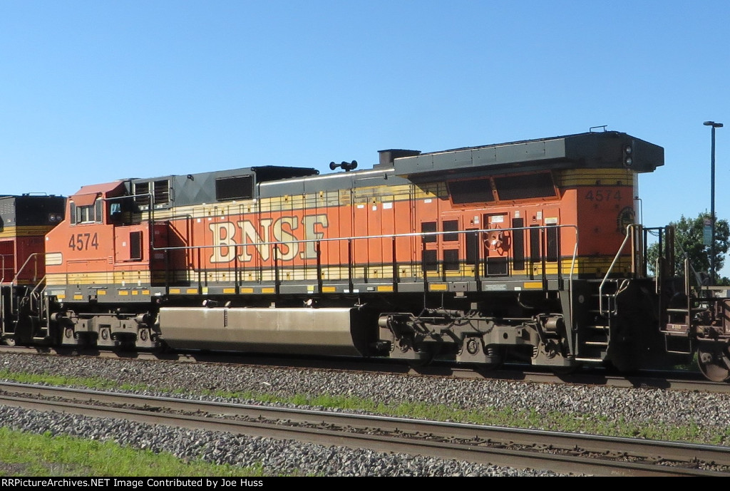 BNSF 4574